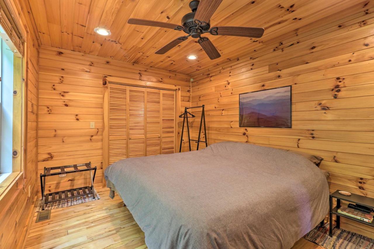 Cozy Boone Cabin With Deck Close To Downtown! Kültér fotó