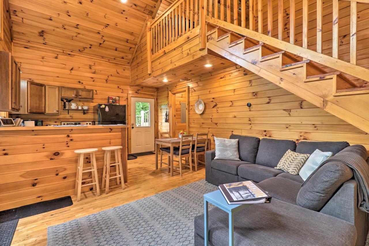 Cozy Boone Cabin With Deck Close To Downtown! Kültér fotó