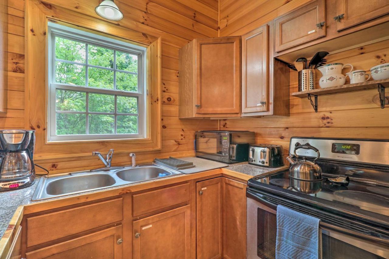 Cozy Boone Cabin With Deck Close To Downtown! Kültér fotó