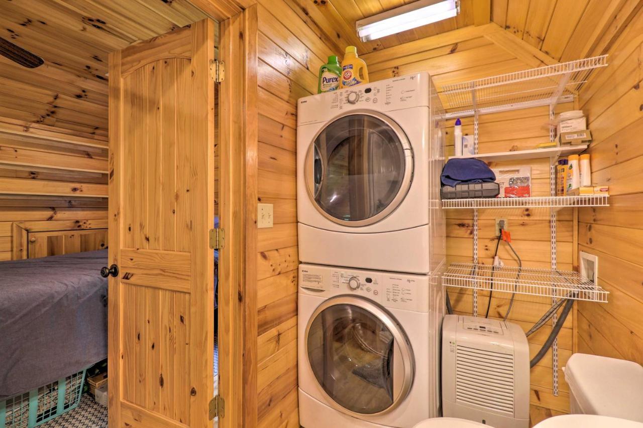 Cozy Boone Cabin With Deck Close To Downtown! Kültér fotó